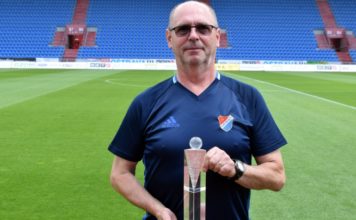 BOHUMIL PÁNÍK PŘEVZAL CENU PRO TRENÉRA MĚSÍCE