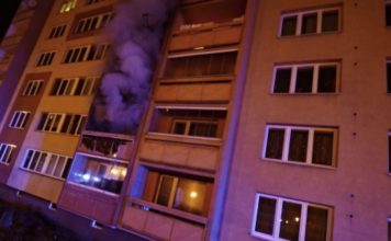 Při požáru bytu v Ostravě hasiči zachránili pět osob