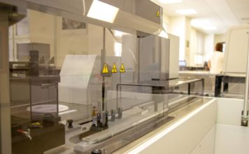 Laboratorní vzorky ve FN Ostrava teď zpracovává plně automatická vysokokapacitní linka