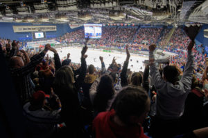 Para hokejistům během šampionátu fandilo přes 45 000 fanoušků (2)