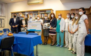 FN Ostrava navštívila prezidentka Nadačního fondu Kapka naděje Vendula Pizingerová, ředitel fondu Jan Fischer a zástupce společnosti Jablotron Tusis Kostas