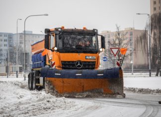 Ostravským silničářům začala zima. První sypače vyjely na silnice
