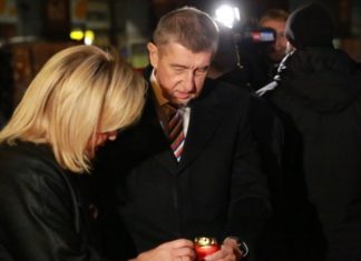 Premiér, ministři i Úřad vlády ČR se zapojují do oslav 17. listopadu