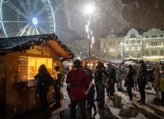 Začal odvoz vánočních stánků