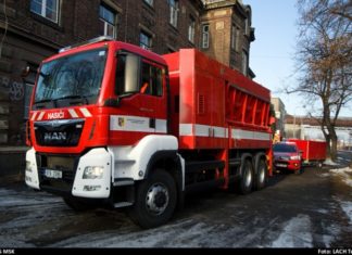 Hasiči využili u požáru uhlí ve sklepě v Ostravě-Vítkovicích sací bagr