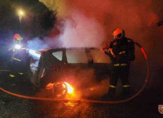 V noci ve Sviadnově shořela dvě auta
