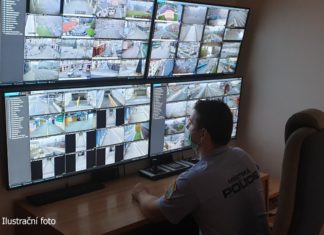 Strážník sledoval krádež na kamerách v přímém přenosu