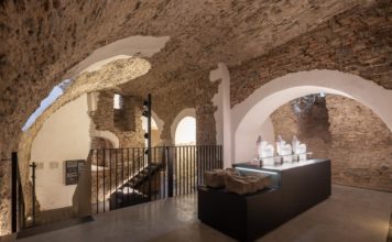 Víte, že na místě bíloveckého zámku stál ve středověku hrad? Navštivte památku roku 2021 – bíloveckou expozici Skrytý středověk!