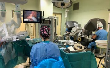 Chirurgové Centra robotické chirurgie FN Ostrava použili jako první v ČR bateriový stapler