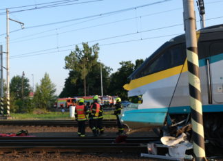Jeden mrtvý a pět zraněných po srážce Pendolina s lokomotivou v Bohumíně