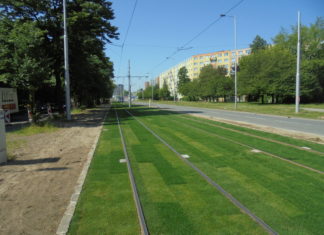 Tišší a zatravněná tramvajová trať pro Porubany. DPO zmodernizuje koleje i zastávky na ul. Opavská