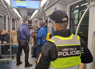 Každý šestý cestující vyloučen z přepravy. Výsledek noční bezpečnostní akce DPO a MPO