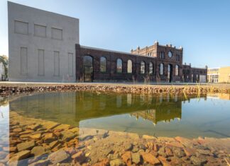 Okolí galerie PLATO nově obklopuje městská zahrada