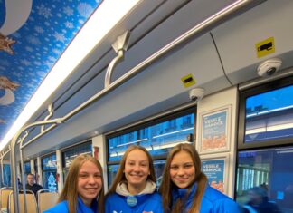 Vyjela vánoční tramvaj DPO, první jízdou podpořila Tyrkysovou sbírku