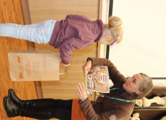 Šípkový podzim v Zoo Ostrava se vydařil – lidé pro zvířata nasbírali rekordní množství plodů