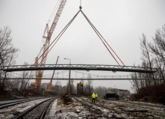Ostrava bude mít originální lávku přes Ostravici, začala její instalace