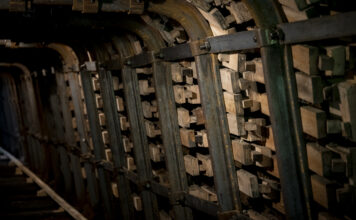 Důlních výztuže z LIBERTY Ostrava pomohou s kanalizací v Praze