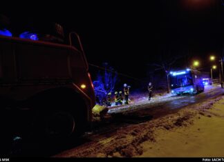 Sněhová nadílka opět zaměstnala hasiče v Moravskoslezském kraji