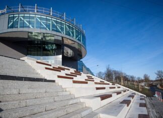 Nábřeží pod novými budovami fakult na Černé louce má za sebou první etapu revitalizace