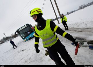 Sněhová nadílka opět zaměstnávala hasiče v Moravskoslezském kraji