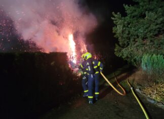 Hasiči v průběhu noci ze Silvestra na Nový rok likvidovali na pět desítek požárů
