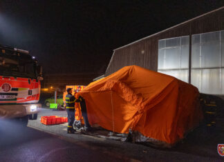 Hasiči v okresních městech připravili nafukovací stany pro volbu prezidenta republiky