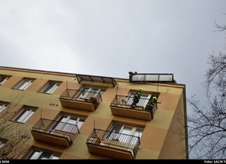 Hasiči zasahovali téměř u devíti desítek událostí spojených se silným větrem