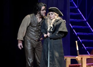 PANÍ LOVETTOVÁ A ĎÁBELSKÝ LAZEBNÍK SWEENEY TODD SERVÍRUJÍ MASOVÉ PIROŽKY NA SCÉNĚ DIVADLA JIŘÍHO MYRONA OD 2. ÚNORA!