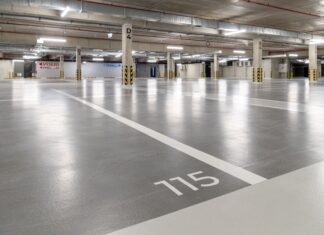 Nových 155 parkovacích míst mohou nyní řidiči využít v podzemních garážích pod budovou Ostravské univerzity na Černé louce