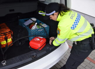 OSTRAVŠTÍ STRÁŽNÍCI MAJÍ NOVÉ AUTOMATICKÉ DEFIBRILÁTORY