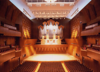 Janáčkova filharmonie Ostrava vyráží s českými sólisty reprezentovat českou a východoevropskou hudbu do Japonska