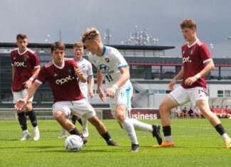 Devatenáctce titul unikl