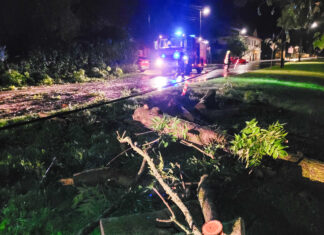 Přes dvě stovky událostí spojených s bouřkou, větrem a deštěm řešili hasiči na území Moravskoslezského kraj