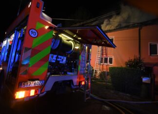 Při požáru rodinného domu ve Vratimově museli hasiči vyhlásit II. stupeň poplachu