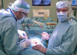 Karvinská hornická nemocnice jako jedna z mála v ČR operuje i těžké skoliózy dětí