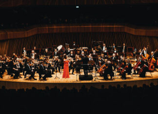 Janáčkova filharmonie Ostrava před startem tuzemské sezóny pokračuje v koncertování v prestižních sálech evropských zemí, představí se v Polsku i ve Francii