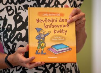 Knížka pro ostravské prvňáčky už míří k dětem