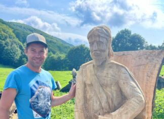 Ostravské Vánoce budou mít letos zcela nový dřevěný betlém, umělecký řezbář jej vytvořil na míru a ponese tradiční havířské prvky