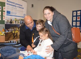 Asistenti prevence kriminality před Vánocemi myslí na své spoluobčany