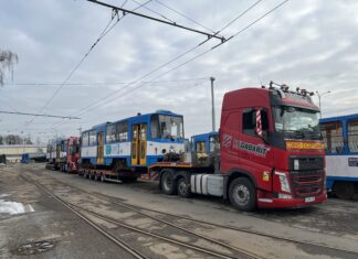 PRVNÍCH ŠEST TRAMVAJÍ Z CELKOVĚ 25 DAROVANÝCH ODJÍŽDÍ Z OSTRAVY NA UKRAJINU
