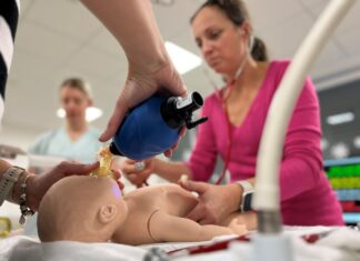 Oddělení neonatologie FN Ostrava připravilo Kurz resuscitace novorozence