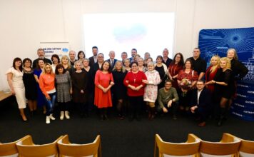 Pěstouni v Ostravě poskytují dětem jistotu: Město jim poděkovalo na adventním setkání.