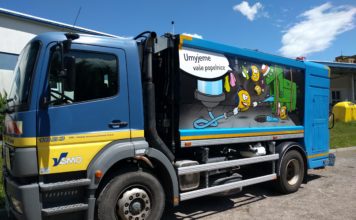 Nový mycí vůz na popelnice a kontejnery umí divy