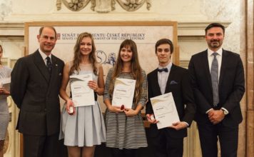 Ostravští studenti převzali ocenění z rukou prince Edwarda