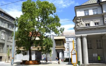 Modernizace piazzetty je u konce. Zkrásněla !!!