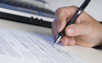 OSTRAVSKO A FINANCE: LIDÉ SLYŠÍ NA VÝHODNÉ AKCE, ALE NEČTOU SMLOUVY