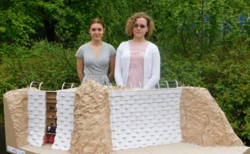 STUDENTI Z OSTRAVY POSTAVILI VODNÍ PŘEHRADNÍ NÁDRŽ Z VLNITÉ LEPENKY