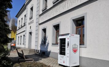 Rouškomaty se instalují v Ostravě