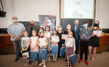 VÝTVARNÁ SOUTĚŽ NABÍDLA ZAMYŠLENÍ NAD DŮLEŽITOSTÍ RODINNÝCH VAZEB