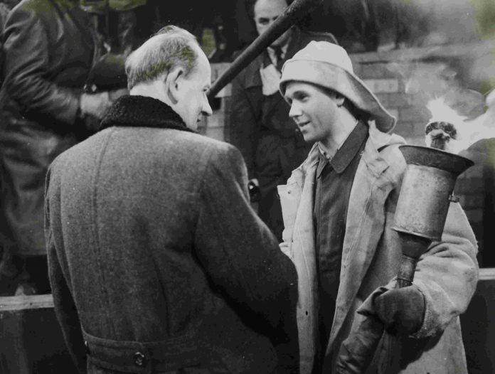 1952 Zápotocký, předseda vlády u zapálení VP1